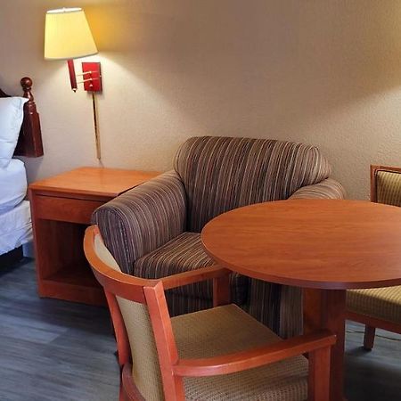 Regency Travel Inn Hayti Dış mekan fotoğraf
