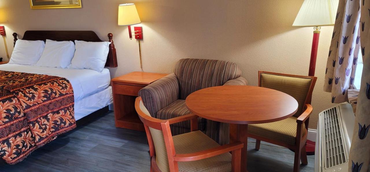 Regency Travel Inn Hayti Dış mekan fotoğraf