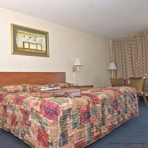 Regency Travel Inn Hayti Oda fotoğraf