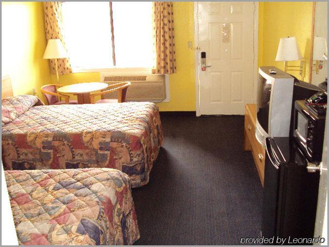 Regency Travel Inn Hayti Oda fotoğraf